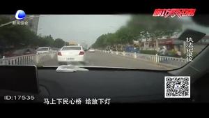 零距離·交通：滿月嬰兒持續(xù)高燒 交警緊急開道抱送兒科