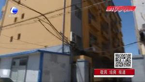 住宅樓墻皮脫落砸壞車 居民擔(dān)心安全問題