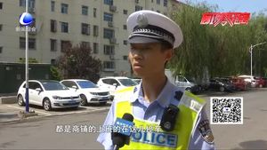 交警部門多措并舉   加強(qiáng)步行街違停治理