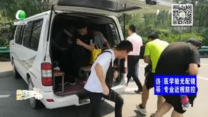 核載6人的面包車?yán)?6人 嚴(yán)重超員