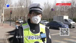 精神智障人員逆向步行上高速 高速公路大隊交警緊急救助