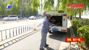 渣土車“帶泥上路” 環(huán)衛(wèi)部門清洗忙