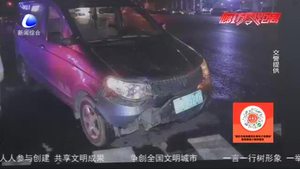 零距離·交通：兩少年逆行路上玩手機(jī) 危險來臨毫無察覺