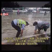 廊視頻 | 雨后奮戰(zhàn)在第一線的人們