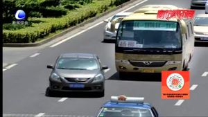 突遇前車變換車道 切記“讓速不讓道”