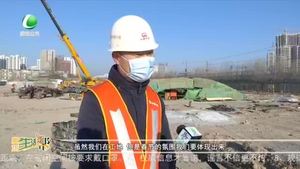 光明道上跨鐵路立交橋工程建設(shè)者堅守崗位保進(jìn)度